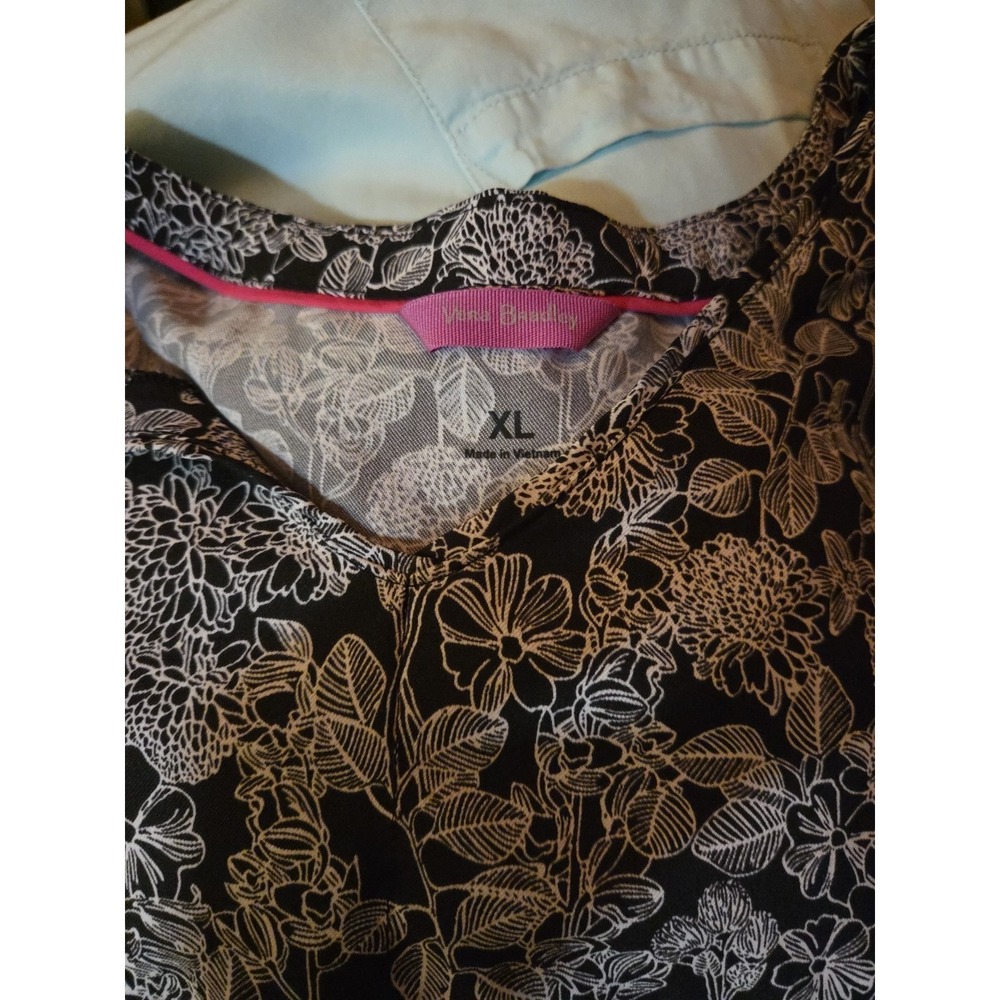 Vera Bradley Scrub Top Women's XL Black/White Floral Charm V Neck V617